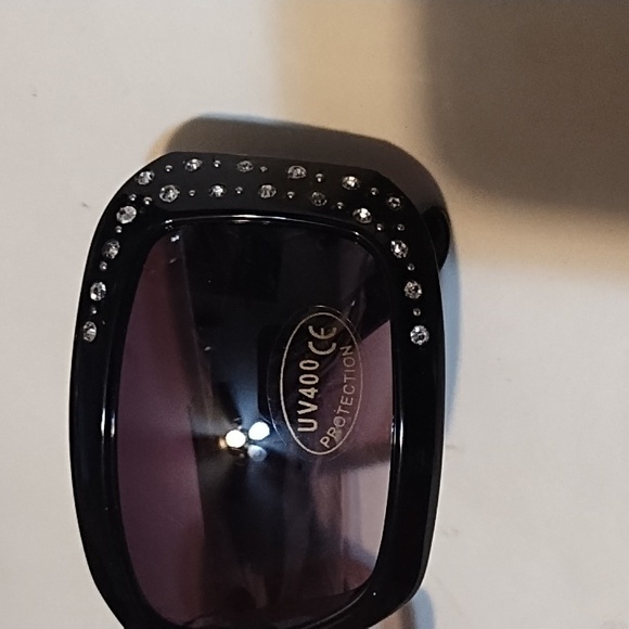 NWT Black Sunglasses with Rhinestone Accents - Picture 4 of 9
